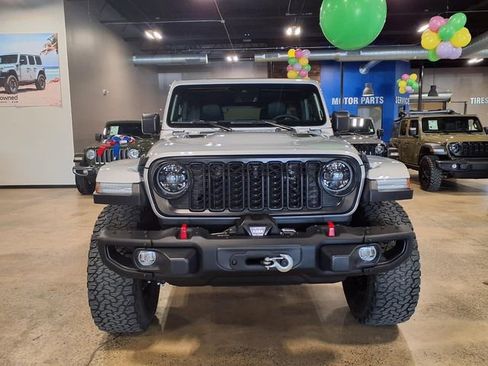Used 2024 Jeep Wrangler Unlimited Rubicon AWD/4WD image 3