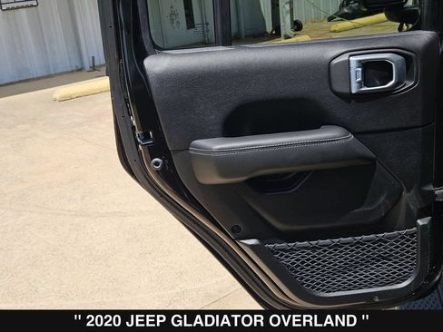 Used 2020 Jeep Gladiator Overland AWD/4WD image 18
