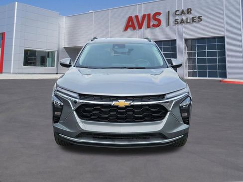 Used 2025 Chevrolet Trax LT w/ LT Convenience Package FWD image 10