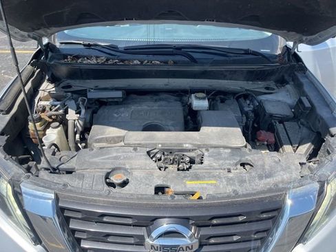 Used 2017 Nissan Pathfinder Platinum w/ Family Entertainment Package image 30