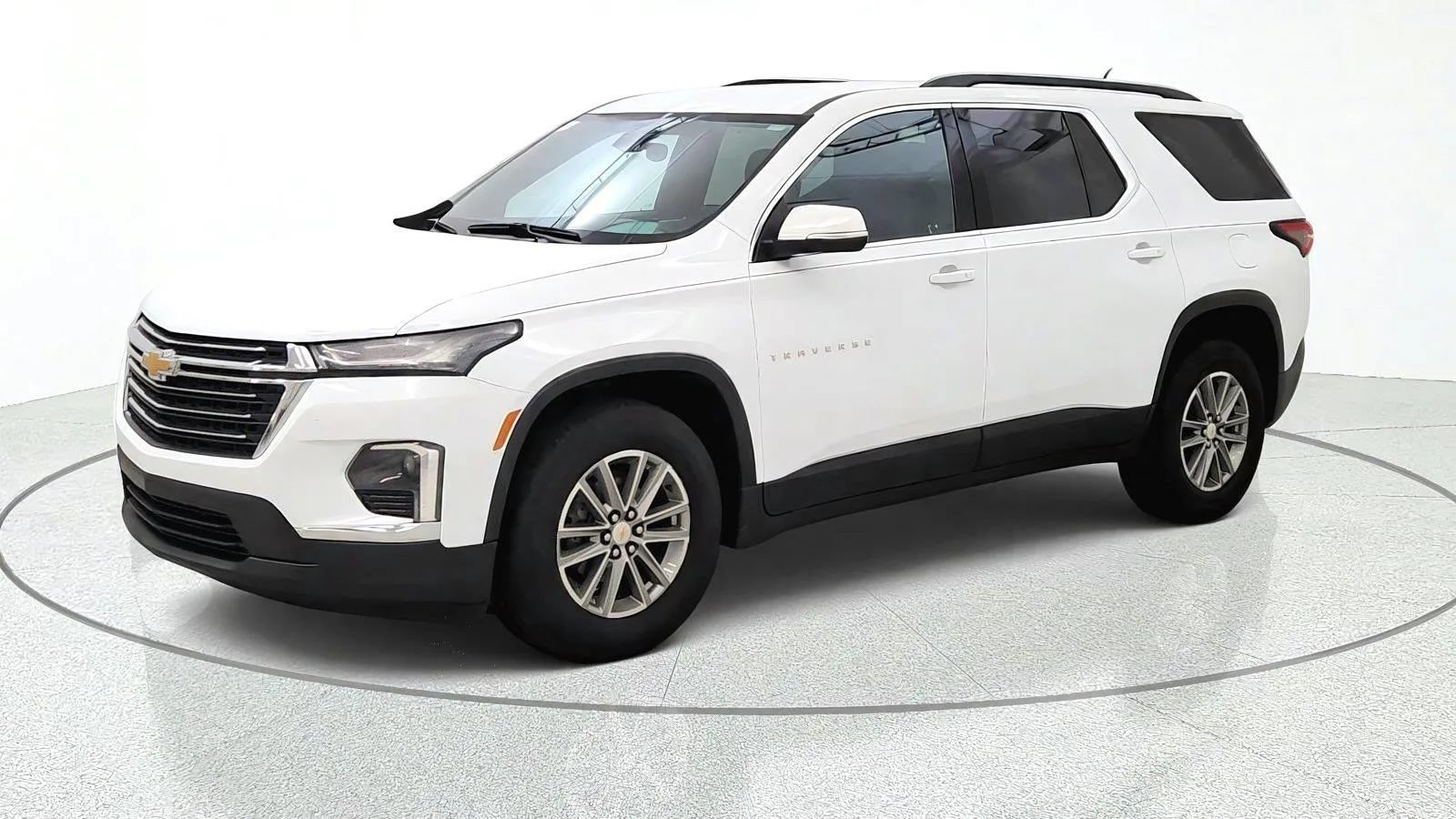 Used 2023 Chevrolet Traverse LT FWD image 4