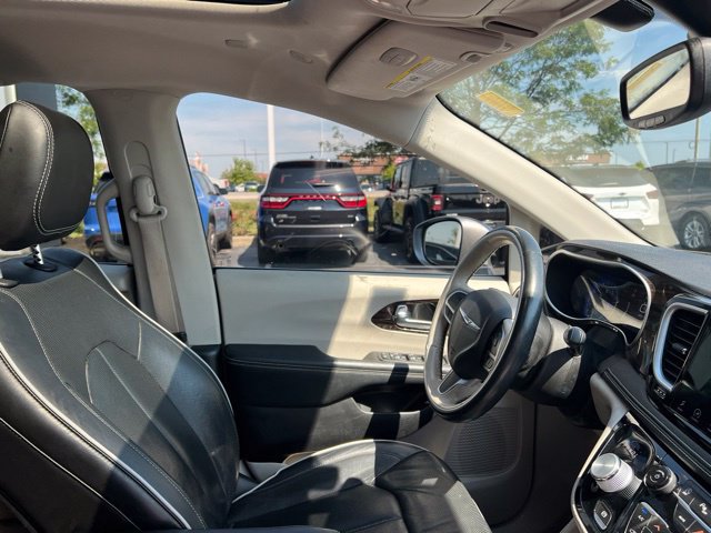 Used 2021 Chrysler Pacifica Limited AWD/4WD image 39