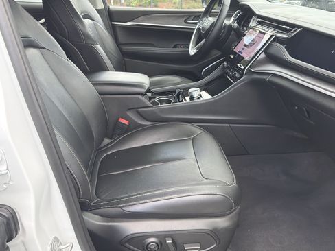 Used 2022 Jeep Grand Cherokee Limited RWD image 16