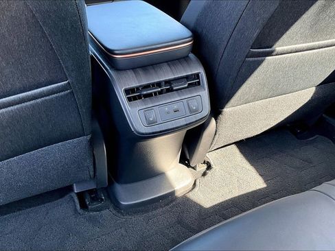 Used 2023 Nissan Ariya AWD image 33