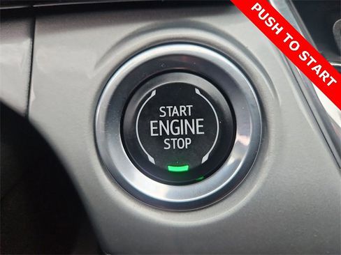 Used 2025 Chevrolet Trax LT w/ LT Convenience Package image 16