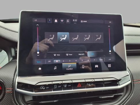 Certified 2025 Jeep Compass Trailhawk AWD/4WD image 7
