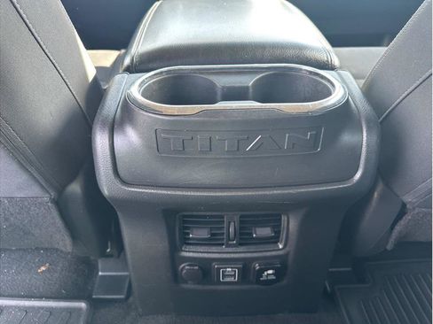 Used 2019 Nissan Titan SV w/ SV Convenience Package image 18