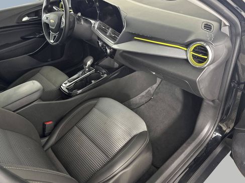 Used 2024 Chevrolet Trax LT w/ Driver Confidence Package FWD image 24