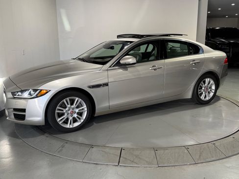 Used 2017 Jaguar XE Premium image 5