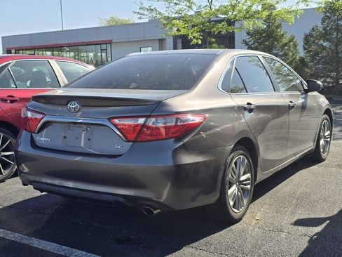 Used 2016 Toyota Camry SE image 7