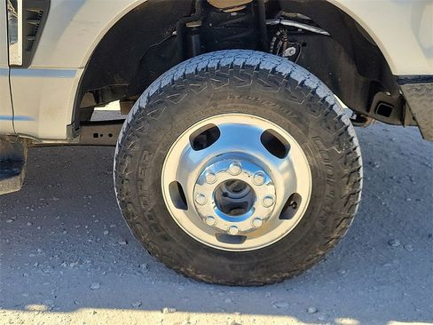 Used 2023 Ford F350 Lariat w/ FX4 Off-Road Package image 14
