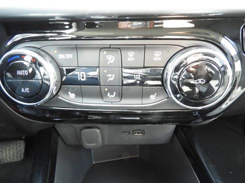 Used 2025 Chevrolet Trax LT w/ Driver Confidence Package FWD image 40
