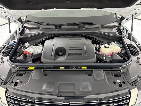 New 2026 Land Rover Range Rover Long Wheelbase SE AWD/4WD image 29