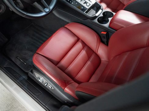 Certified 2026 Porsche Macan AWD/4WD image 14