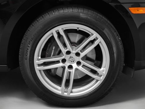 Certified 2021 Porsche Macan AWD/4WD image 15