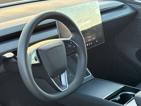 Used 2026 Tesla Model Y 2WD image 18