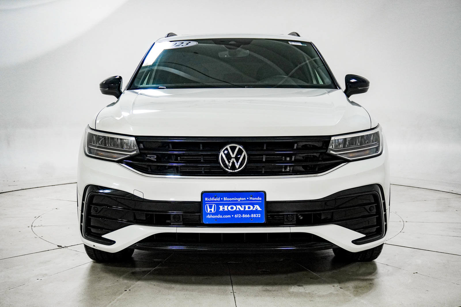 Used 2023 Volkswagen Tiguan SE R-Line FWD image 14