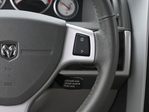 Used 2009 Dodge Grand Caravan SXT image 28