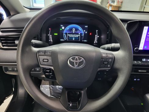 Used 2025 Toyota Camry LE FWD image 25