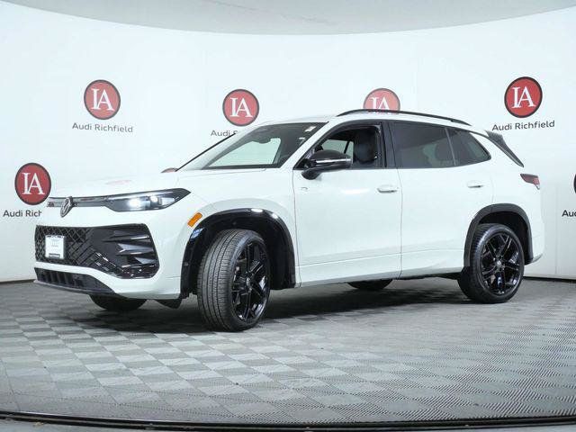 Used 2025 Volkswagen Tiguan SE R-Line AWD/4WD image 4