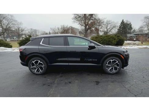 New 2026 Chevrolet Equinox EV LT w/ LPO, All-Weather Mat Package AWD/4WD image 9