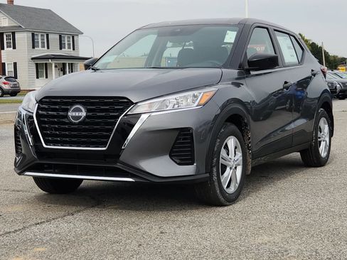 New 2025 Nissan Kicks Play S image 1