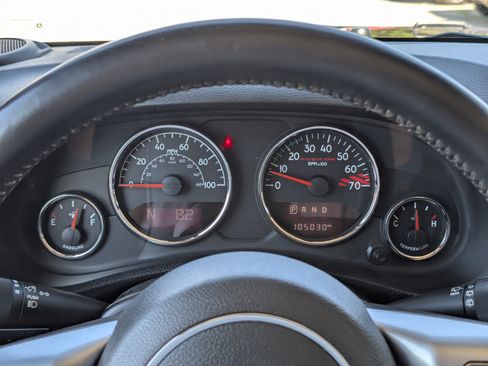 Used 2016 Jeep Wrangler Unlimited Rubicon AWD/4WD image 13