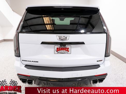 Used 2026 Cadillac Escalade V w/ LPO, ONYX Package AWD/4WD image 4