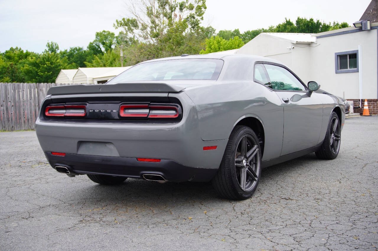 Used 2019 Dodge Challenger SXT RWD image 7