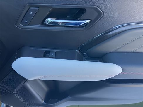 Used 2024 GMC Canyon AT4X image 42