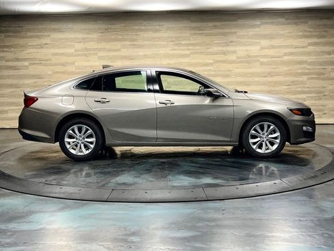 Used 2025 Chevrolet Malibu LT FWD image 21