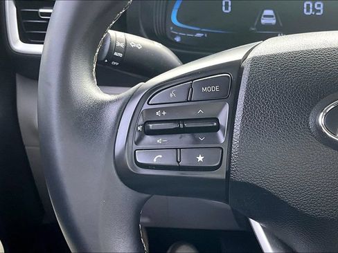 Used 2023 Hyundai Venue SEL FWD image 12
