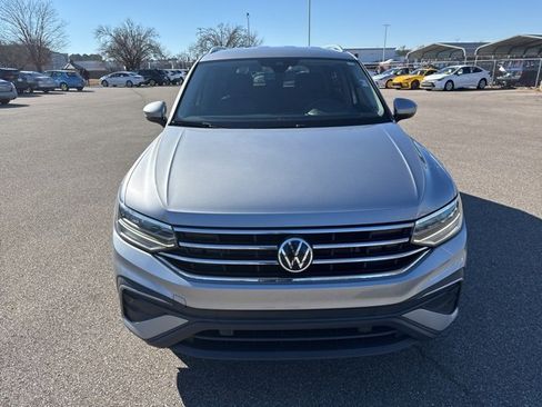 Used 2022 Volkswagen Tiguan SE image 8