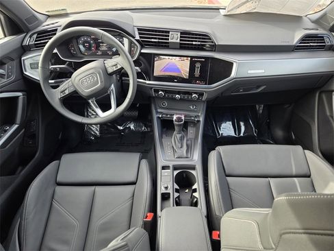 New 2025 Audi Q3 2.0T Premium image 12