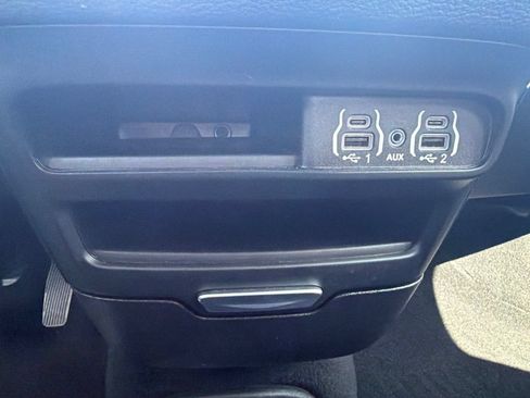 Used 2025 Chrysler Pacifica Select FWD image 29