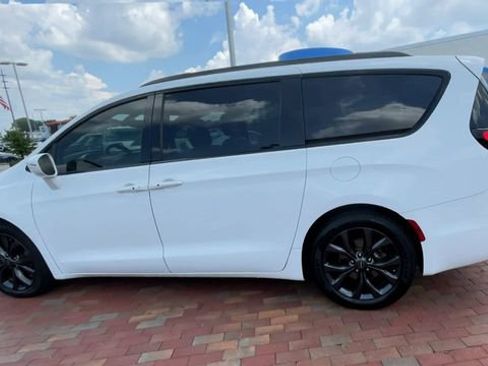 Used 2018 Chrysler Pacifica Touring Plus w/ S Appearance Package FWD image 7