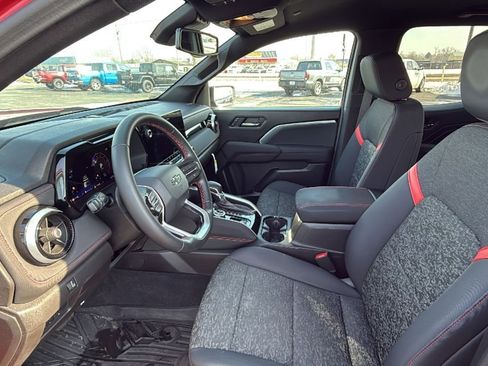 Used 2024 Chevrolet Colorado Z71 w/ Z71 Convenience Package 2 image 23