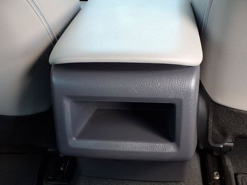 Used 2022 Toyota Camry SE w/ Convenience Package FWD image 16
