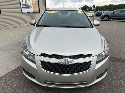 Used 2014 Chevrolet Cruze LT FWD image 2