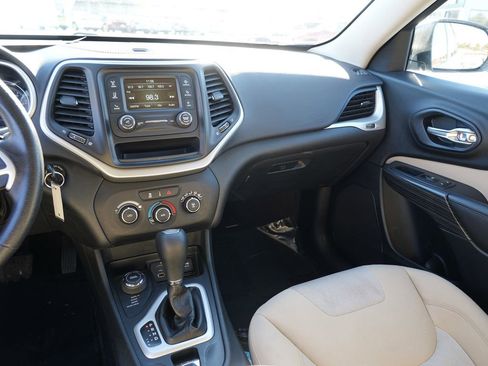 Used 2016 Jeep Cherokee Sport image 21