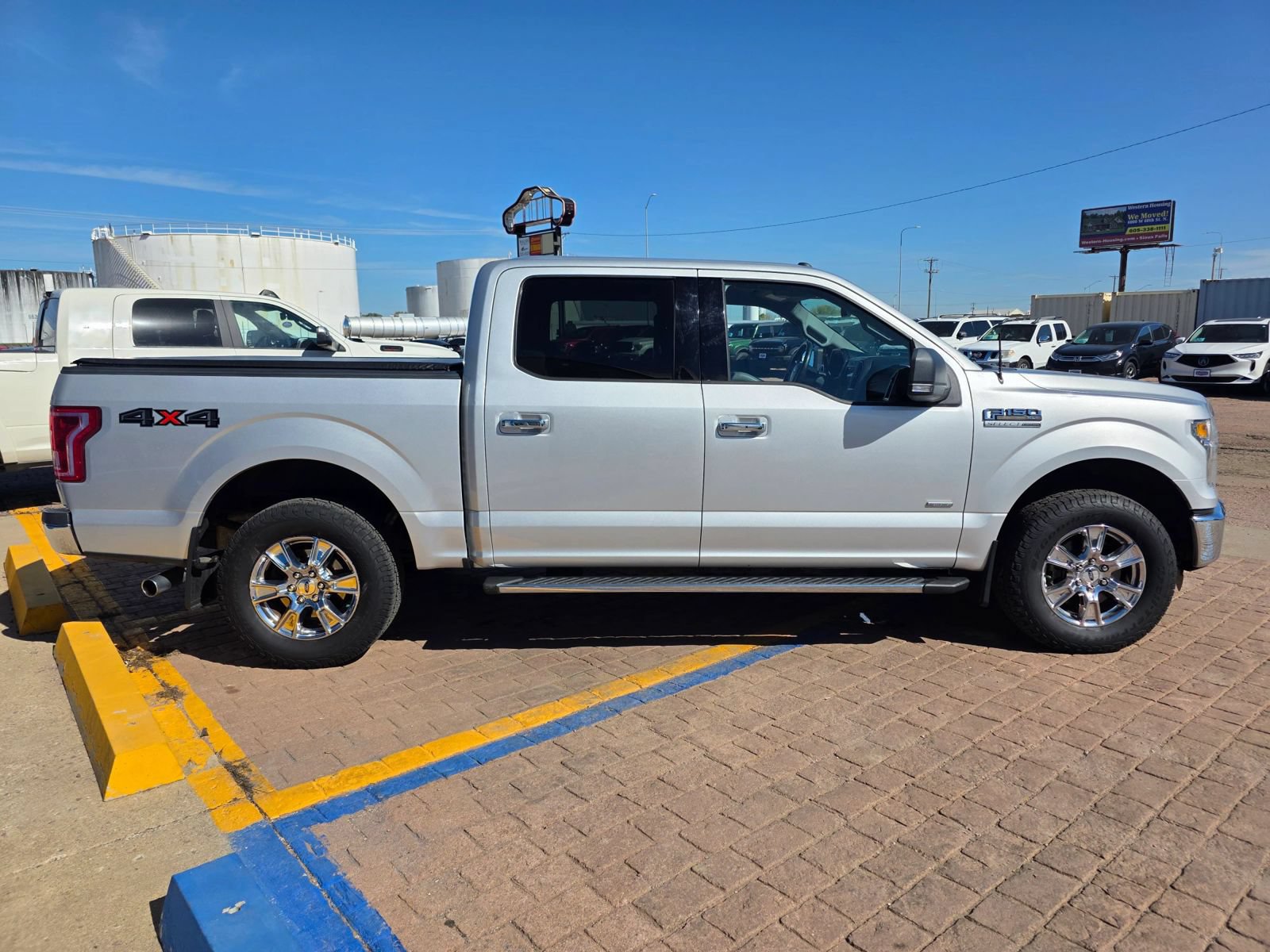 Used 2016 Ford F150 XLT w/ Equipment Group 302A Luxury AWD/4WD image 4