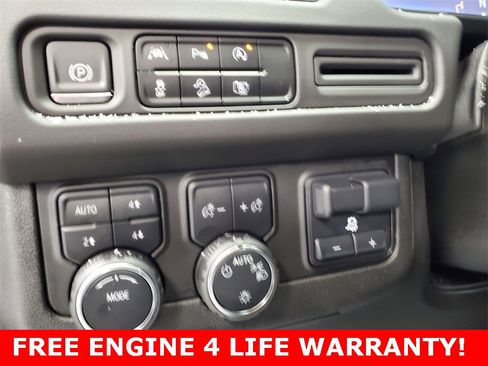 Used 2023 Chevrolet Suburban Z71 w/ Luxury Package image 13