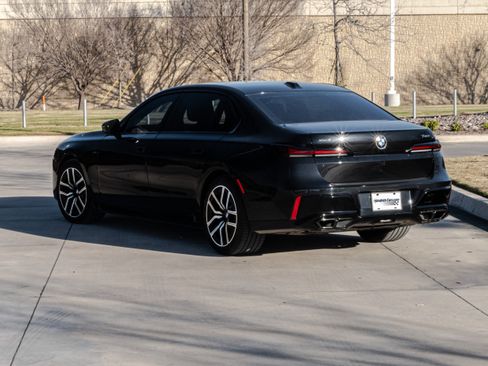 Certified 2024 BMW 760i xDrive w/ Executive Package image 3