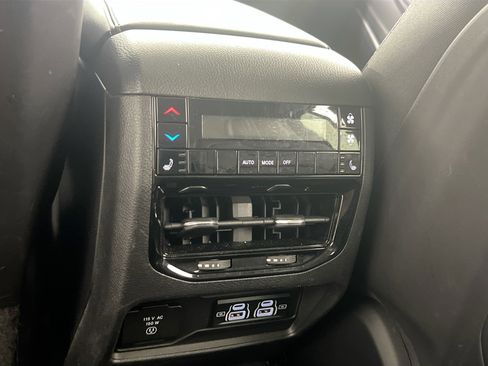 Used 2023 Jeep Grand Cherokee L Limited w/ Luxury Tech Group II image 27