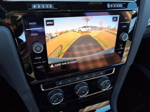 Used 2018 Volkswagen GTI SE image 26