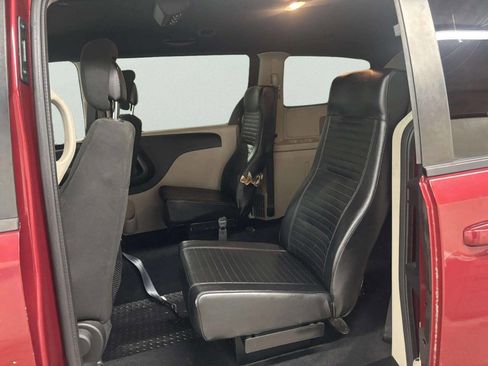 Used 2015 Dodge Grand Caravan SE FWD image 17
