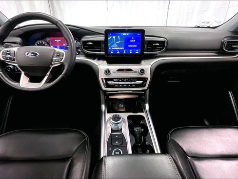 Used 2021 Ford Explorer XLT w/ Equipment Group 202A image 14