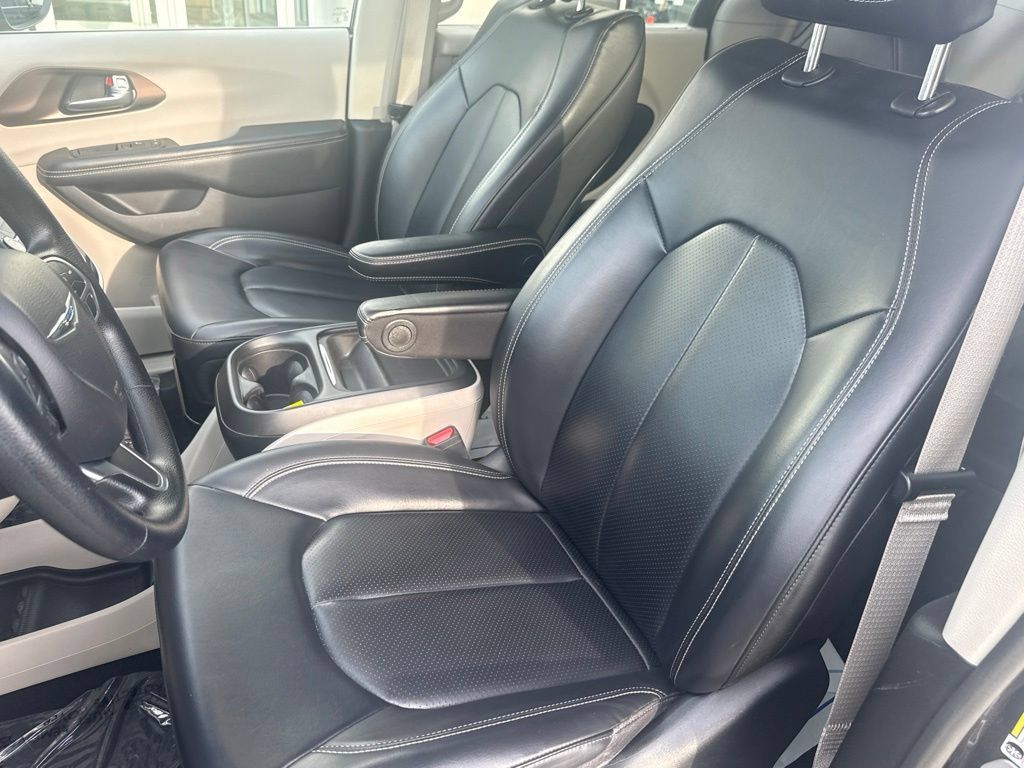 Used 2020 Chrysler Voyager Lxi FWD image 18