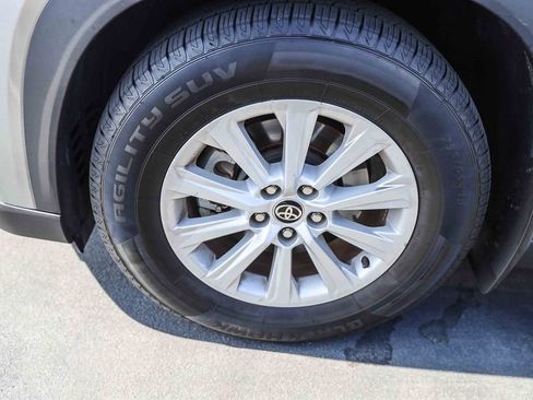 Used 2024 Toyota Grand Highlander AWD image 4
