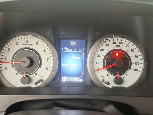 Used 2017 Toyota Sienna SE w/ SE Preferred Package FWD image 26